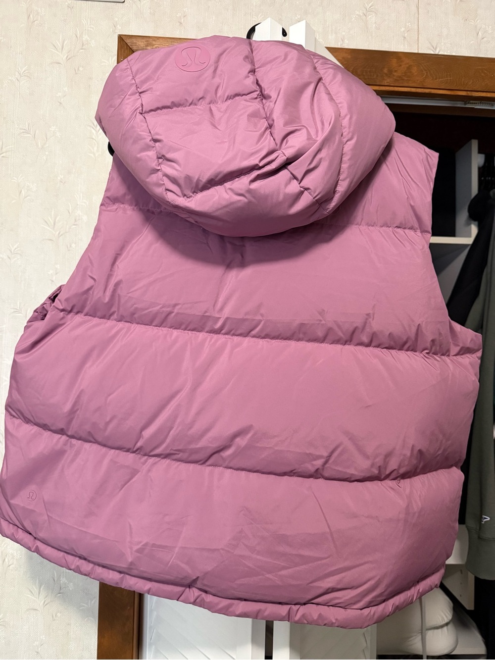 Lululemon Wunder Puff Cropped Vest - Picture 2 of 3